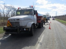 Дорожники Донецкой области наращивают темпы ямочного ремонта дорог