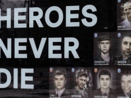 На Аллее памяти в Днепре установили первую стелу с именами погибших в АТО (ФОТО)