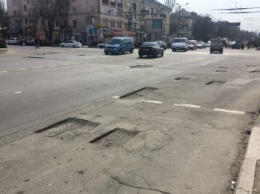 На центральной дороге Кривого Рога за несколько дней "залатали" ямы (ФОТО)