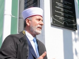 В Симферополе открыли памятные доски первому муфтию мусульман Крыма (ФОТО)