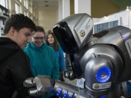 Роботы и виртуальная реальность: в Киеве показали современные гаджеты