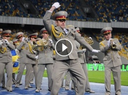 Военный оркестр устроил фантастическое зрелище в центре Киева: появилось видео