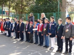 Гаспринская школа отметила День Конституции Республики Крым