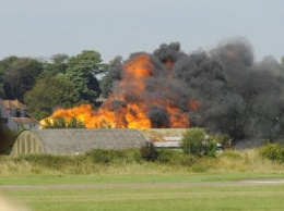 ВИДЕО: В Британии военный самолет разбился во время авиашоу