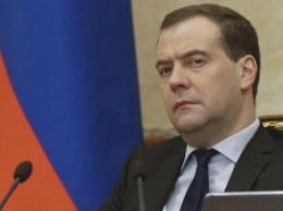 Медведев: Курс рубля укрепится ближе к концу текущего года