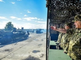 Морские границы Украины надежно защищены, отметил Порошенко