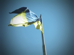 В Запорожье бойцы АТО подняли национальный флаг Украины