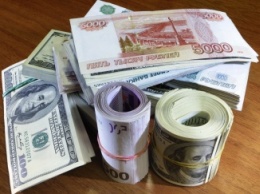 Россия: евро впервые за год поднялся выше 83 рублей