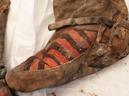 Тысячелетняя мумия в ботинках Adidas оказалась швеей