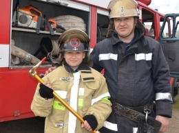 Николаевские спасатели учили детей своим профессиональным навыкам