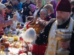 МЧС направит в храмы Крыма более тысячи сотрудников для дежурства во время Пасхальных служб