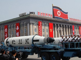 Баллистические ракеты и системы залпового огня. КНДР поиграла мускулами на параде в честь годовщины Ким Ир Сена