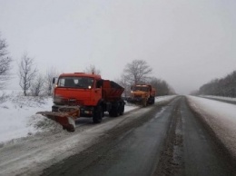 На Днепропетровщине из-за снежных заносов и гололеда перекрыли 4 трассы