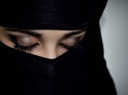 Назарбаев решил издать указ, запрещающий женщинам носить черное
