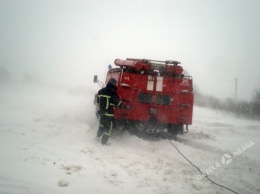 Последствия непогоды в Одесской области: 7 деревьев повалено, 357 человек спасены из снежных заносов