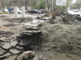 Разрыли и оставили: Одесские Черемушки никак не благоустроят (ФОТО)