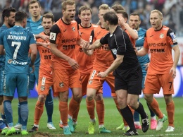 Два забитых гола и три удаления произошли в матче "Зенита" и "Урала"