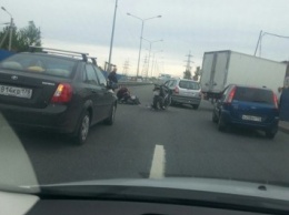 На Пискаревском проспекте Санкт-Петербурга сбили мотоциклиста