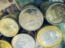 На открытии торгов рубль возобновил рост