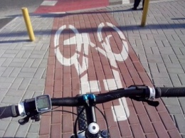 Пешеходы и велосипедисты никак не поделят велодорожку на Песках