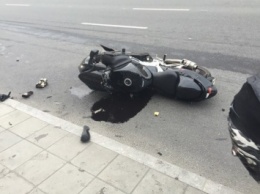 В Петербурге водитель на иномарке сбил мотоциклиста и скрылся