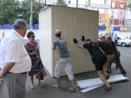 На проспекте Ленина снесли незаконные будки, которые закрыли горожанам выход со двора