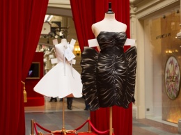 В ГУМе открылась экспозиция "Бумажные куклы: 2D-мода от Moschino"