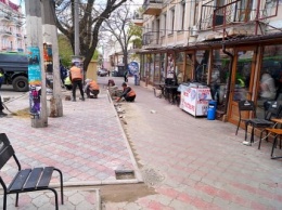 В центре Одессы шаурма «захватила» тротуар (ФОТО)
