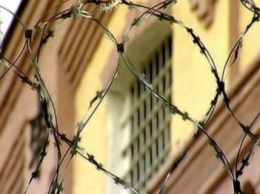 «Сладкую» посылку изъяли полицейские у заключенного в СИЗО Бахмута