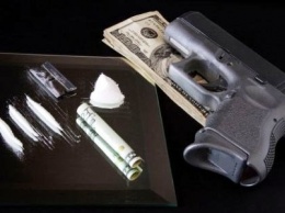 На Сумщине у двух мужчин нашли «полный набор» - наркотики и оружие