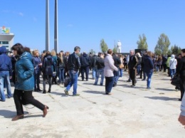 Мариупольцы искали на площади работу своей мечты (ФОТО)