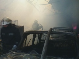 Пожар в Харькове: пострадали дачный домик, гараж и три машины