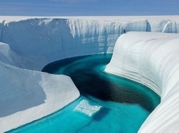 Новое открытие в Антарктиде: под ледяным покровом найдена река, которая течет вверх по леднику
