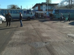 В Симферополе начали ремонтировать дорогу на автостанции "Курортная" (ФОТО)