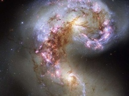 Ученые обнаружили уникальный газ при столкновении галактик