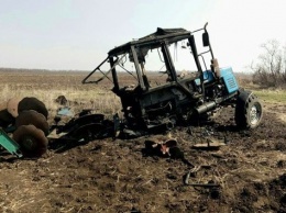 Под Луганском подорвался трактор с людьми