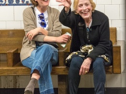 Сара Полсон и Холланд Тейлор прокатились в нью-йоркском метро