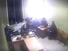 В Запорожской области вынесли приговор полицейскому, избившему задержанного (Видео)