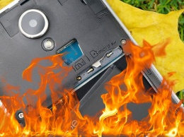 Российский смартфон взорвался в руках жителя Екатеринбурга и нанес ему ожоги