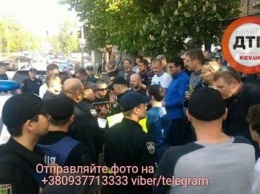В Киеве произошла массовая стычка между полицией и группой поддержки автонарушителя