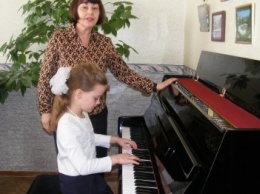 Мария Савкевич из Авдеевки стала серебряным призером Всеукраинского конкурса пианистов (ФОТО)
