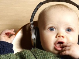 Эксперты рассказали, какую музыку следует слушать детям