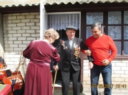 В Саратском районе представители ОППОЗИЦИОННОГО БЛОКА поздравили ветеранов Великой Отечественной войны