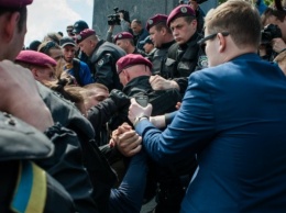 В Запорожье начались столкновение любителей "русского мира" и АТОшников