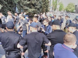 В Николаеве во время празднования Дня Победы произошли столкновения (ФОТО,ВИДЕО)