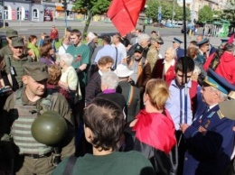 В Запорожье шествие левых к аллее Славы сопровождалось стычками