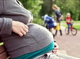 В Запорожье в маршрутке ограбили беременную женщину