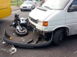В Одессе мотоциклист попал под микроавтобус