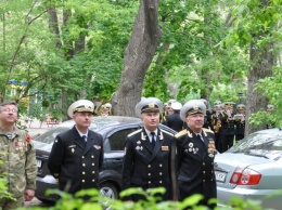 В гости к 96-летнему ветерану пришел духовой оркестр военных моряков