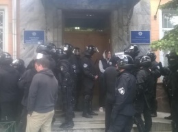 ОУНовцы окружили райотдел полиции Киева